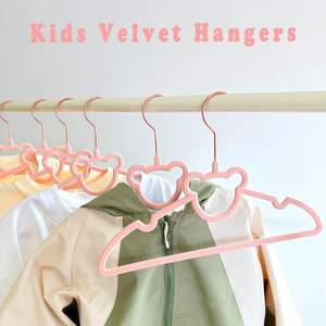 Perchas de terciopelo para ropa de bebé y niños con lindo oso de fieltro, perchas flocadas, gancho color oro rosa - Product Image 2