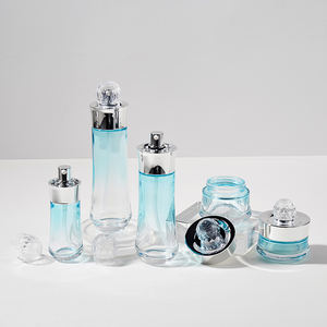 Set <span class=keywords><strong>de</strong></span> Lujo <span class=keywords><strong>de</strong></span> Envases <span class=keywords><strong>de</strong></span> Vidrio <span class=keywords><strong>para</strong></span> Cuidado <span class=keywords><strong>de</strong></span> la Piel, Botellas <span class=keywords><strong>de</strong></span> 40-120ml con Degradado Azul y Tapas <span class=keywords><strong>de</strong></span> Bola Dorada Únicas <span class=keywords><strong>para</strong></span> Crema, Loción y Base <span class=keywords><strong>de</strong></span> Maquillaje - Product Image 1