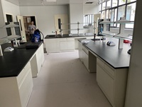 Table de laboratoire en acier inoxydable, ignifuge, anti-explosion, antimicrobienne, design moderne pour usage scolaire et hospitalier, scientifique
