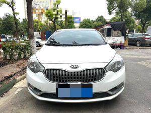 <span class=keywords><strong>Kia</strong></span> K3 2015, Sedán Automático con Asientos de Cuero de Lujo, Portaequipajes de Aluminio y Neumáticos R18 - Product Image 5