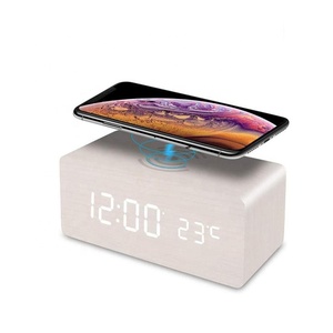 Orologio da Tavolo Digitale in Legno con Ricarica Wireless Qi, Luce LED Intelligente Moderna, Calendario Digitale e <span class=keywords><strong>Sveglia</strong></span> - Product Image 4