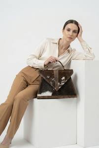 Sac fourre-tout vintage en cuir de vachette marron avec design à panneaux et fermeture à fermoir pour usage quotidien - Product Image 4