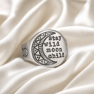 Anello con Motivo Lunare Inciso su Piastra Rotonda, Design Vintage per Donne - Product Image 4