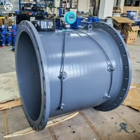 Débitmètre ultrasonique compact en ligne avec affichage numérique et raccord à bride pour la mesure des systèmes d'eau et de liquides