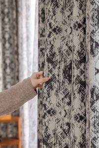 Bán buôn sẵn sàng thực hiện sang trọng màu đen trắng in ấn mô hình Chenille nhiệt cách điện rèm cửa cho phòng khách - Product Image 2