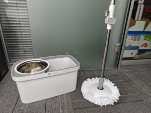 BENHENG, venta al por mayor, fregona de microfibra Magic Spin 360 con fregona de limpieza y fregona de poste retorcido inoxidable - Product Image 4