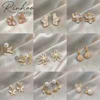 RINHOO Vente en gros Boucles d'oreilles fleur de perle style coréen, Clous d'oreilles en alliage de luxe léger, Bijoux de mode de niche haut de gamme pour femmes