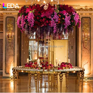 Soporte de Flores de Hierro Dorado de Lujo LEDA para Decoración de Bodas y Fiestas, Exhibidor Floral Colgante Grande, Centro de Mesa para Eventos - Product Image 1