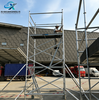 Système d'échafaudage en alliage d'aluminium personnalisable avec étaux extensibles et ensembles de garde-corps de sécurité intégrés