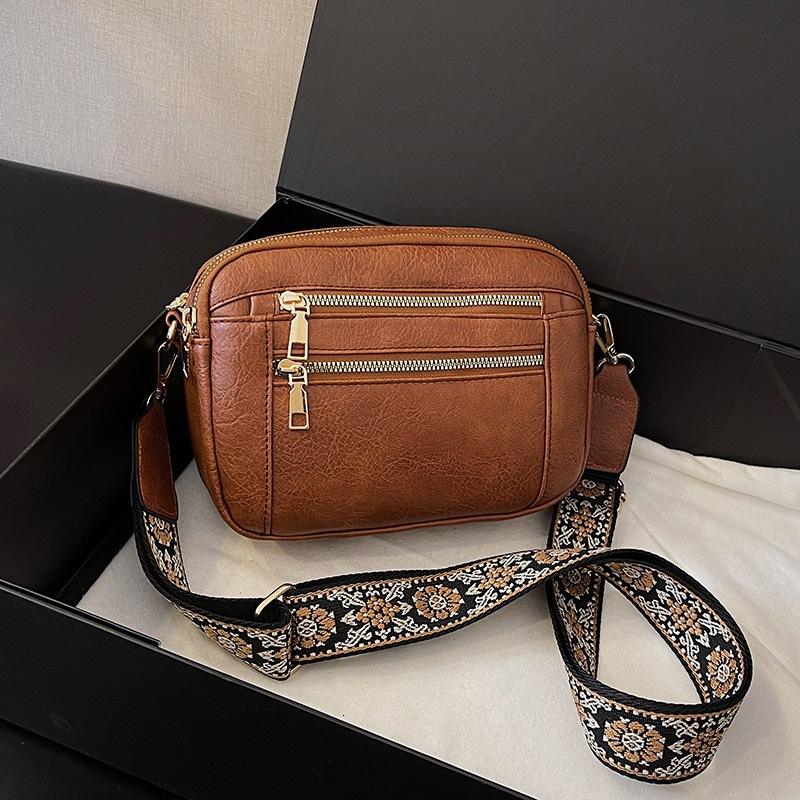 สีน้ำตาลอ่อน