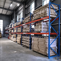 Étagère de stockage de palettes à charge lourde avec montants bleus et poutres orange pour entrepôt d'usine et centre de distribution