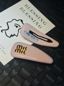Popolari fermagli per capelli in pelle di lusso BB alla moda per donna, fermagli a pinza con lettere stile Miu per frangia laterale, accessori per capelli per ragazze, all'ingrosso - Product Image 3