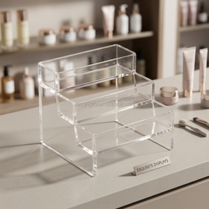 Exhibidor Acrílico de 3 Niveles para Joyería, Perfumes y Artículos de Boutique, Resistente al Amarilleamiento, con Estantes Transparentes - Product Image 1