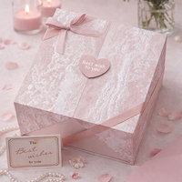 Boîte cadeau rigide carrée en marbre rose mat écologique avec ruban en satin rose et étiquette en bois en forme de cœur pour les meilleurs vœux, bijoux