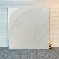Vente flash : Carrelage en porcelaine brillant 60x60 effet marbre pour sol, surface polie et émaillée, carrelage pour sol et mur