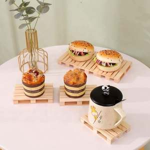 ชุดจานรองแก้วไม้ขนาดเล็กแบบขายส่ง เป็นมิตรกับสิ่งแวดล้อม ขนาด 10x10 ซม. หนา 2.2 ซม. สีธรรมชาติ ดีไซน์ทันสมัย สำหรับเครื่องดื่มร้อนและเย็น - Product Image 2