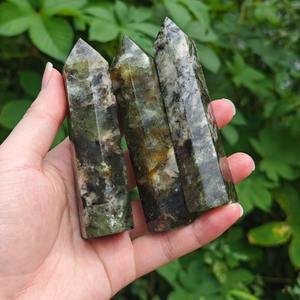 หินไมก้าสีเขียวธรรมชาติทรงหอคอย คริสตัลขัดเงา งานฝีมือประดับตกแต่งบ้าน สำนักงาน ของขวัญสะสม - Product Image 3