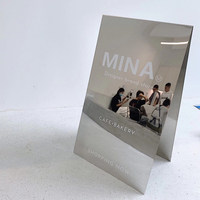 Panneau publicitaire mobile sur pied en acier inoxydable avec miroir photo tendance pour les cafés