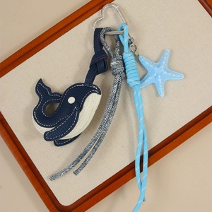 จี้รูปสัตว์การ์ตูนวาฬแบบใหม่ปี 2026  เครื่องประดับแฟชั่นสำหรับผู้หญิง  จี้รูปปลาดาวทำจากหนัง PU นุ่ม ทนทาน สำหรับตกแต่งกระเป๋าสาวๆ - Product Image 2
