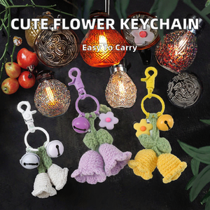 Llavero de ganchillo con flor de Convallaria, bonito y colorido, colgante de tulipán de macramé tejido a mano, accesorio colgante de felpa para espejo de coche - Product Image 3
