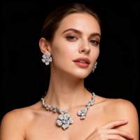 Set Perhiasan Bunga Kristal Wanita Kalung Anting Pernikahan Pengantin Emas Perak Berlian Imitasi Aksesoris Pesta
