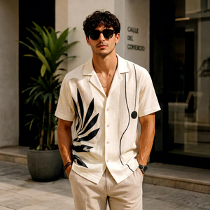Camisa Casual para Hombre, Corte Holgado, Manga Corta, Cuello Camisero, Botones, Tela Espigada 100% Poliéster, Estampado de Hojas Negras - Product Image 1