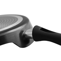 Poêle à frire antiadhésive classique en aluminium noir sans couvercle à fond rond et adaptée aux cuisinières à induction
