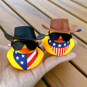 Non. 8 petits canards jaunes en plastique PVC à motif cœur, jouets aquatiques pour thé au lait, mini-écharpe, piscine pour enfants, interaction parent-enfant - Product Image 4