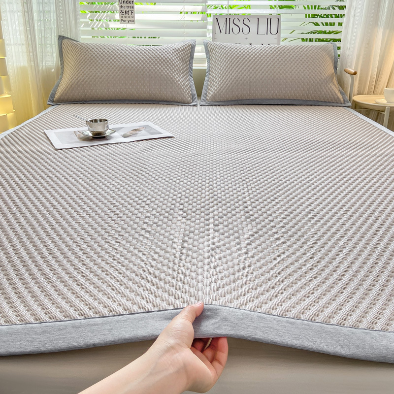 Style drap de lit, marron châtaigne, un choix de qualité.