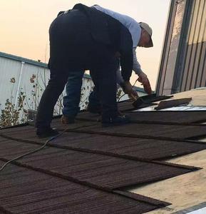 <span class=keywords><strong>แผ่น</strong></span><span class=keywords><strong>หลังคา</strong></span>เหล็กพีวีซีแบนกันน้ำ<span class=keywords><strong>แผ่น</strong></span>เคลือบหินกระเบื้อง<span class=keywords><strong>หลังคา</strong></span>กันไฟสำหรับตกแต่งรีสอร์ทท่องเที่ยว - Product Image 2