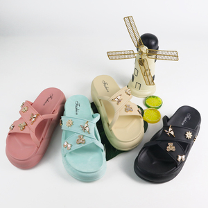 Nuevo diseño Pretty Upper Slide Zapatilla Pies planos <span class=keywords><strong>Sandalias</strong></span> para mujeres y damas - Product Image 6