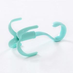 Gancho Flexible de Plástico con Cuatro Garras para Colgar Ropa Detrás de Puertas o en Paredes, Diseño Novedoso y Extraíble - Product Image 1
