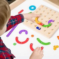 Jouet éducatif en bois pour l'apprentissage précoce des lettres et des chiffres, exercices de motricité fine, lettres arabes, planche à chevilles de construction