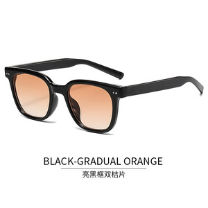 Gafas de Sol Gm Unisex con Marco Negro de PC, Protección UV400, Estilo con Remaches, para Conducir y Uso en la Calle - Product Image 4