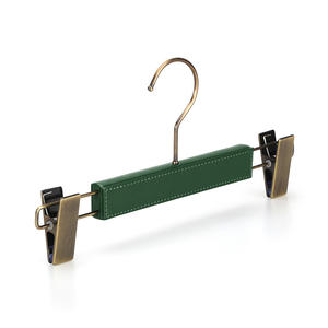 LINDON hoogwaardige op maat gemaakte luxe leren houten kleerhangers met fluwelen stang - Product Image 6