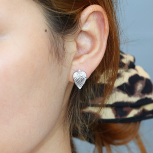 Pendientes de Botón de Plata de Ley 925 Chapados en Oro <span class=keywords><strong>Chris</strong></span> April con Textura Orgánica de Hoja Vívida y Microdiamantes - Product Image 6