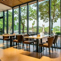 Ensemble de table et chaises de restaurant d'inspiration asiatique, style minimaliste de luxe léger, banquette de salle à manger en PVC multi-usages