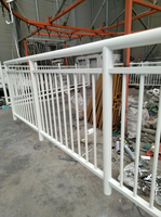 Garde-corps en métal contemporain sur mesure, balustrades de jardin, clôtures de parc et d'école, balustrades de terrasse, escaliers, clôture en fer forgé