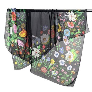 Châle en mousseline de soie de mûrier respirant à motif floral surdimensionné 105x105cm pour les vacances d'été à la plage - Product Image 3