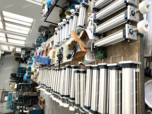 Brenu pneumatique liquide et pâte remplissage mélange huile remplissage piston type pochette scellage machine d'emballage pour <span class=keywords><strong>Commandaria</strong></span> - Product Image 2