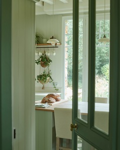 Vermonhouzz Mobili da Cucina Personalizzati Stile Shaker Verde Salvia con Isola in Legno Massello e Pavimento a Scacchiera - Product Image 6