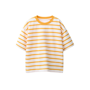 T-shirt classique à rayures et col rond pour garçons, en 100 % coton, avec un poids équilibré et un tricot lisse pour un confort optimal pour les peaux sensibles. - Product Image 1