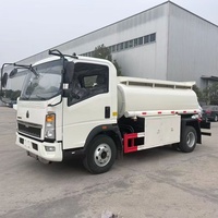 Camion-citerne Sinotruk HOWO multi-compartiments 4x2 pour le transport de carburant, diesel, essence et de liquides dangereux, distribution d'hydrocarbures en vrac