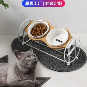 Bol double en céramique pour chat sur support en bois surélevé avec motif de patte pour chats - Product Image 4
