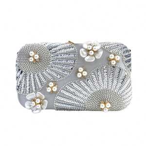 Conjunto de bolso y zapatos de tacón alto a juego con lazo puntiagudo y diamantes de imitación de arcoíris para fiesta o boda - Product Image 4