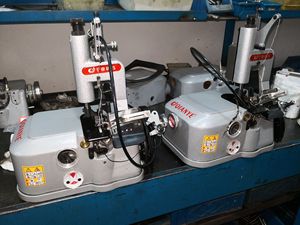 Máquina de Coser Industrial de Alta Velocidad para Bordes de Alfombras y Encajes, con Motor, Doble Aguja, Engranaje Ajustable y Costura Automática - Product Image 6