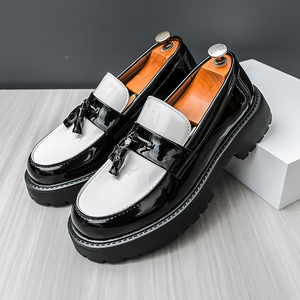 Zapatos de vestir de cuero PU, zapatos mocasines informales con borlas, suela gruesa de rejilla blanca y negra, zapatos de charol con plataforma sin cordones - Product Image 1
