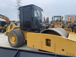 Rouleau compresseur Caterpillar CS76 d'occasion avec système de propulsion à double pompe, roulement et moteur, économique en carburant, pour la construction - Product Image 4