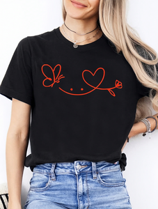 T-Shirt da Donna per San Valentino con Collo Tondo, Manica Corta, Motivo Cuore e Farfalla, Romantica, Casual, 100% Cotone Jersey - Product Image 1