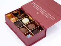 Boîte à chocolat magnétique de luxe avec logo personnalisé et séparateurs pour macarons, truffes et confiseries artisanales